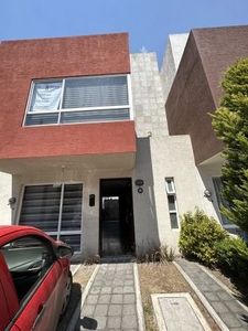 EXCLUSIVA CASA VENTA VILLA TOSCANA III TOLUCA CON 3 NIVELES A 38 min CDMX