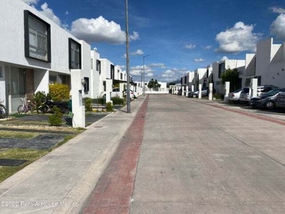 Venta de casa en Corregidora en Fracc KLS23-2654