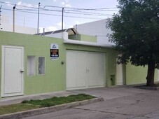 se vende hermosa y amplia casa de un nivel en canteras de san javier