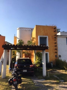 Preciosa casa en venta en ex hacienda la carcaña