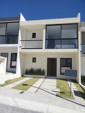 En Venta Casa En Capital Sur, El Marques, 3 Recamaras, 2.5 B