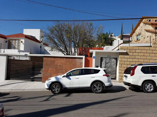 Preciosa Residencia En Villas Del Mesón Juriquilla, Una Plan