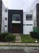 154 m bonita casa en venta ubicada en lomas de angelopolis cuenta