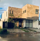 doomos. casa en venta en lomas de molino con recámara en planta baja en león guanajuato.