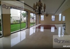 en venta, hermosa casa esquinada, buena iluminación, lista para habitar, lomas de tecamachalco - 3 baños - 600.00 m2