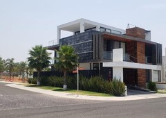 Casas en venta - 331m2 - 4 recámaras - Juriquilla - $8,800,000