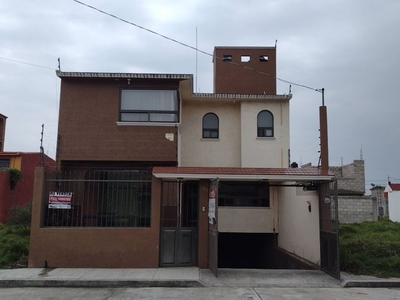 Casa en venta Delegación Santiago Tlaxomulco, Toluca De Lerdo, Estado De México, México