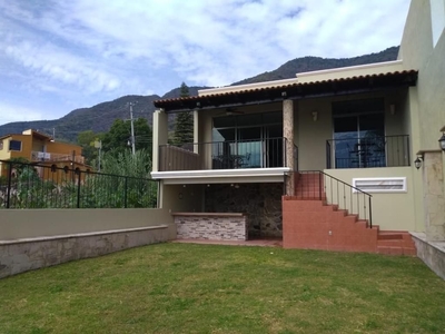 Hermosa casa con vista a la Laguna de Chapala