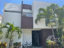 3 cuartos, 236 m casa en venta en cumbres cancun codigo b-msn4163