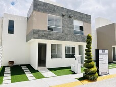 Doomos. Tu Casa en Pachuca 3 Recamarás Amplio Jardín, Fracc. Privado, Entrega Inmediata