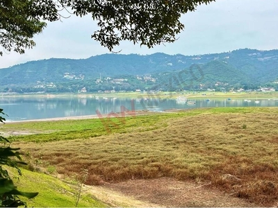 Casa en venta con acceso a Lago, vista a las montañas, Valle de Bravo.