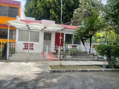Casa en venta de una planta en Col. Prados Vallarta