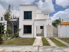 Doomos. Casa de 2 recamaras en renta en Gran Santa Fe Plus, Cancún C3128