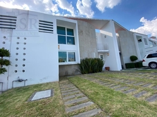 Doomos. Casa en Venta 3 Recamaras, Bellavista, Metepec