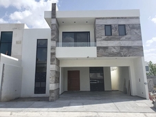 Doomos. Casa En Venta AL NORTE La Escondida Saltillo Recamara en planta Baja