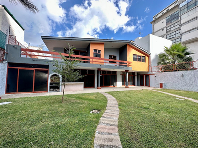 CASA EN VENTA CON 863 M2 DE TERRENO