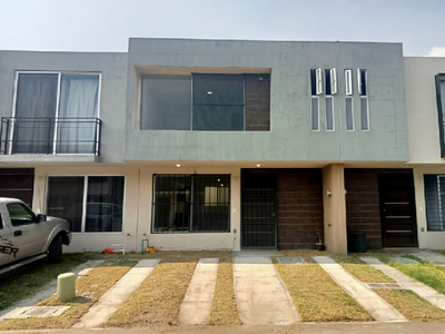 CASA EN VENTA COTO FUENTE LA MINERVA EN REAL DEL VALLE TLAJOMULCO