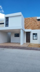 Casa en renta en Cholul-Conkal, Mérida, de 4 habitaciones