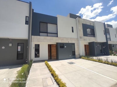 CASA EN VENTA EN LOMAS DE ANGELOPOLIS CLUSTER ALTARIA