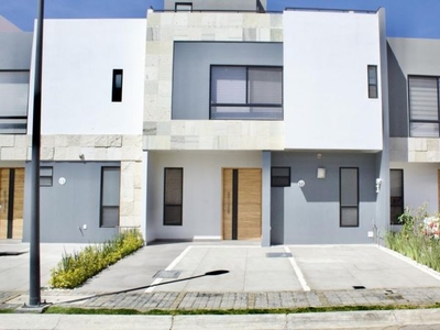 CASAS EN VENTA EN FRACCIONAMIENTO ALTARIA EN LOMAS DE ANGELÓPOLIS III