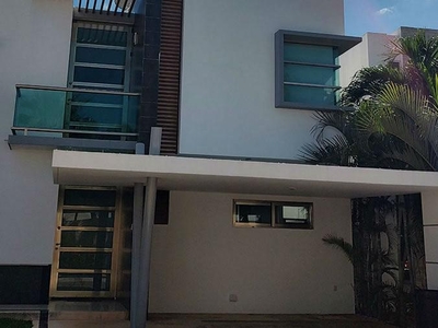 Doomos. CASA EN REMATE RESIDENCIAL CUMBRES , BENITO JUAREZ CANCUN. MTC