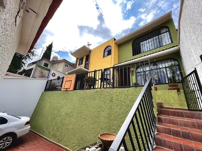 Doomos. Casa en venta centro de Toluca-Zona CU-Tollocan-Adolfo López Mateos-Nueva Oxtotitlán