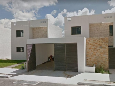 Doomos. Casa en Venta en Mérida, Yucatán. Col. Fracc. las Américas, en la calle 49 A. Excelente Oportunidad