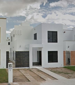 Doomos. Casa en Venta en Mérida, Yucatán, Col. Gran Santa Fe, en la calle 62. Excelente Oportunidad