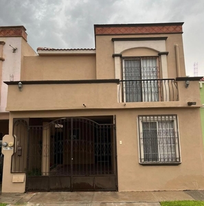 Doomos. Casa en Venta en Saltillo, Coahuila. Col. Portal del Sur Calle Flamencos.