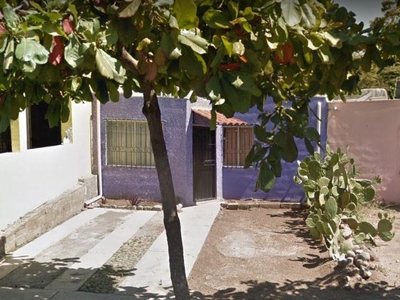 Doomos. Casa en Venta en Villa de Álvarez, Colima. Col. Los Almendros, calle Bahía de Manzanillo.