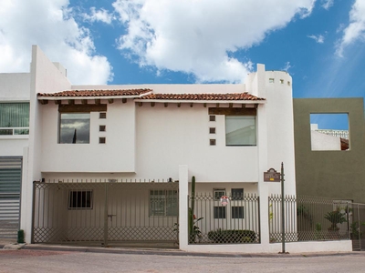 Doomos. Casa en Venta, Milenio III, Querétaro.