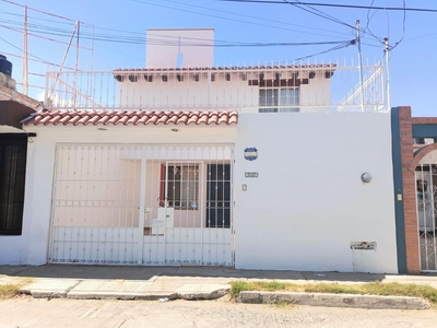 Doomos. Venta de Casa - Fraccionamiento Parras en Aguascalientes.