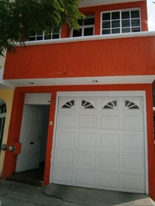 EXCELENTE CASA Y BONITA EN RENTA EN OCOLUSEN $4,900.M.N.