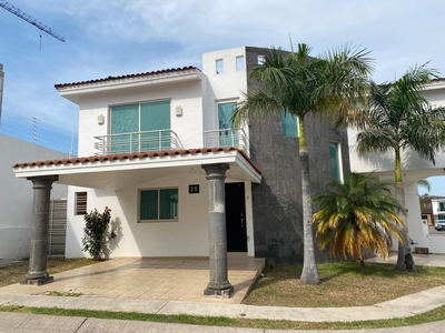 VENTA CASA EN ESQUINA, FRACC. REAL DE VALDEPEÑAS, ZAPOPAN