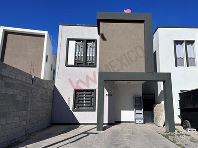 CASA EN FRACCIONAMIENTO NUEVA VICZCAYA POR ZARAGOZA, CERCA AL PUENTE INTERNACIONAL ZARAGOZA EN CIUDAD JUAREZ CHIHUAHUA