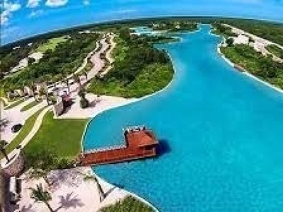 Terreno en venta con vista al lago en la privada de Kanha, Yucatán Country Club