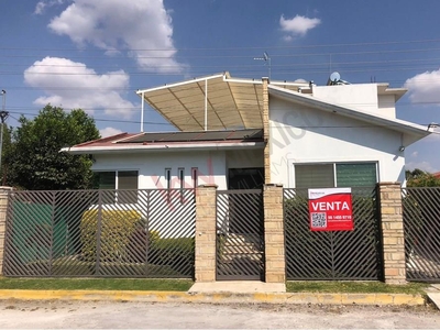 VENTA CASA JARDÍN Y JACUZZI EN VERGELES OAXTEPEC 4 RECÁMARAS