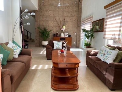 Hermosa Casa en Venta en Residencial el Campanario Manzanillo