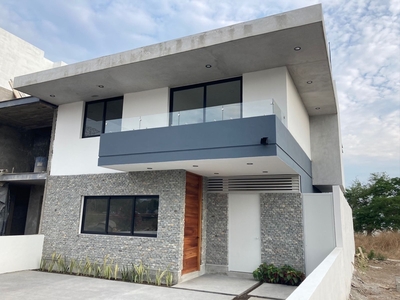 Residencia de Lujo en Condominio Zona Norte Colima Venta/Renta
