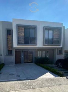 Casa en venta en Altaterra 2 recámaras