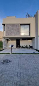 CASA EN VENTA JUNTO A PLAZA GALERIAS SANTA ANITA