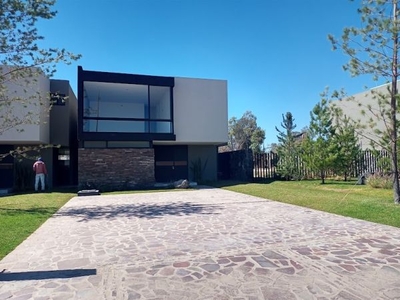 Casa nueva en venta en La Campiña del Bosque, zona norte de León Gto Villa Prada