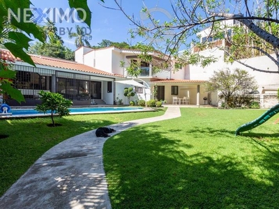 Casa sola en venta en Lomas Atzingo