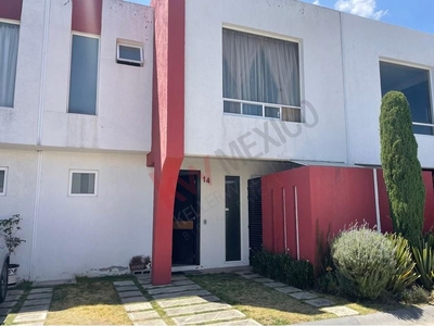 Casa en venta en la Rivera, Municipio de Toluca, Estado de México.