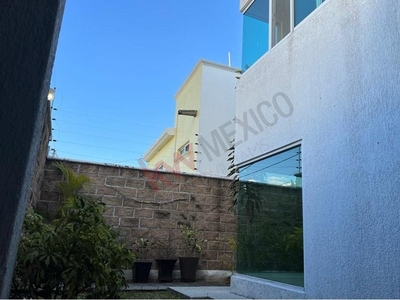 Casa Sola con recámara completa en planta baja, en Cuernavaca, Amp. Vista Hermosa.