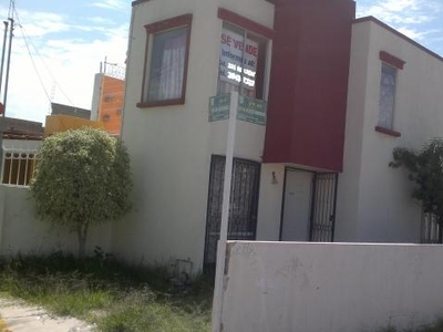 Se vende casa 2 pisos en Col. Villas de Tesistán en...