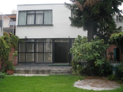 SE VENDE CASA CON JARDIN EN LA COL. LAS AGUILAS