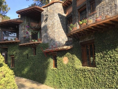 Se vende Residencia Colonia del Bosque, Cuernavaca Morelos.- Casa de piedra.-