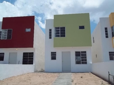 Vendo casa de 2 plantas por el Libramiento a Monterrey