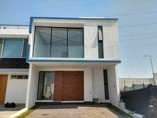 en venta casa en coto álamo valle imperial zapopan. hermosa con acabados de luj